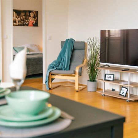 Balcony Apartment, 1 Min To Metro, Perfect For Long Stay Відень Екстер'єр фото