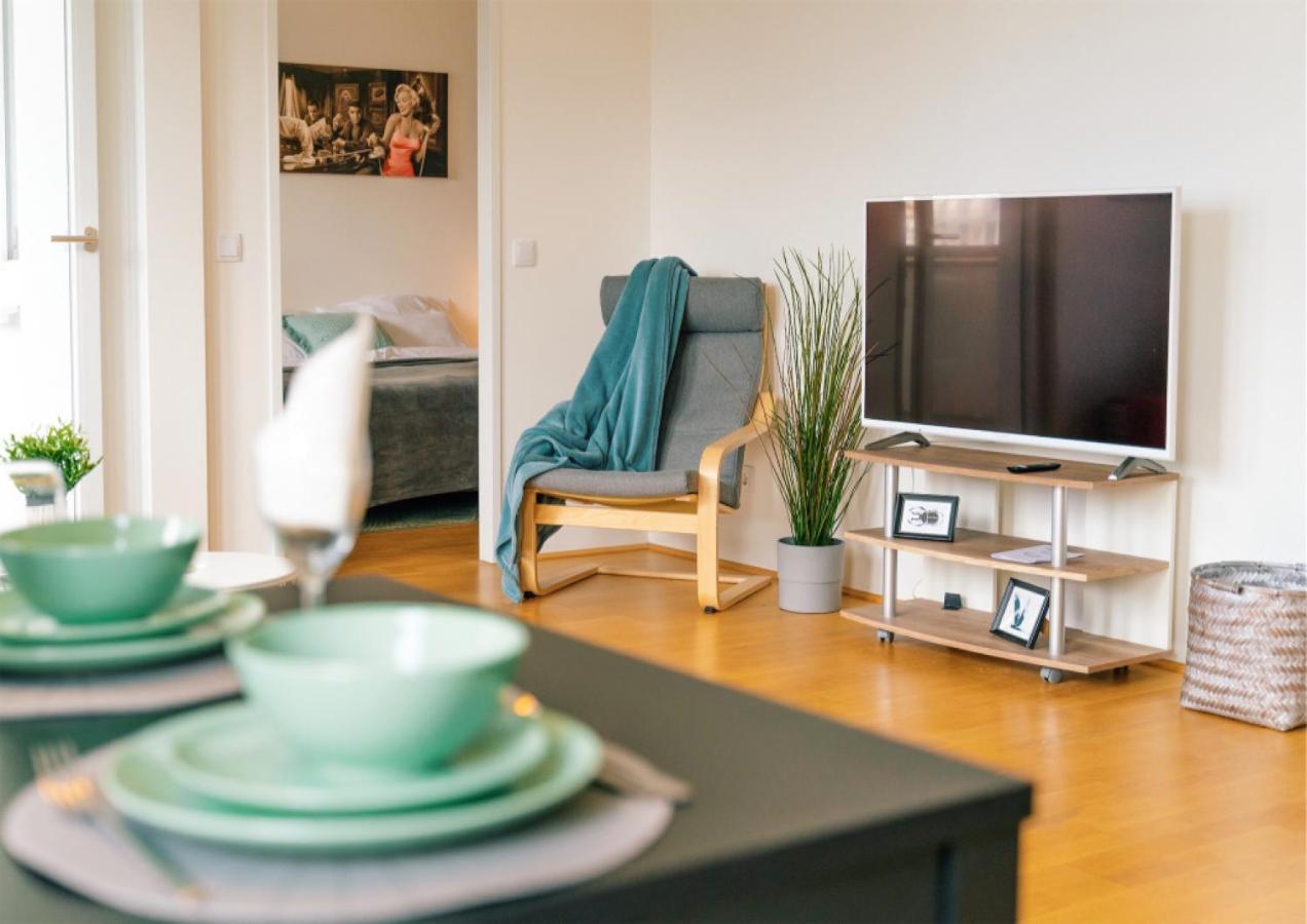 Balcony Apartment, 1 Min To Metro, Perfect For Long Stay Відень Екстер'єр фото